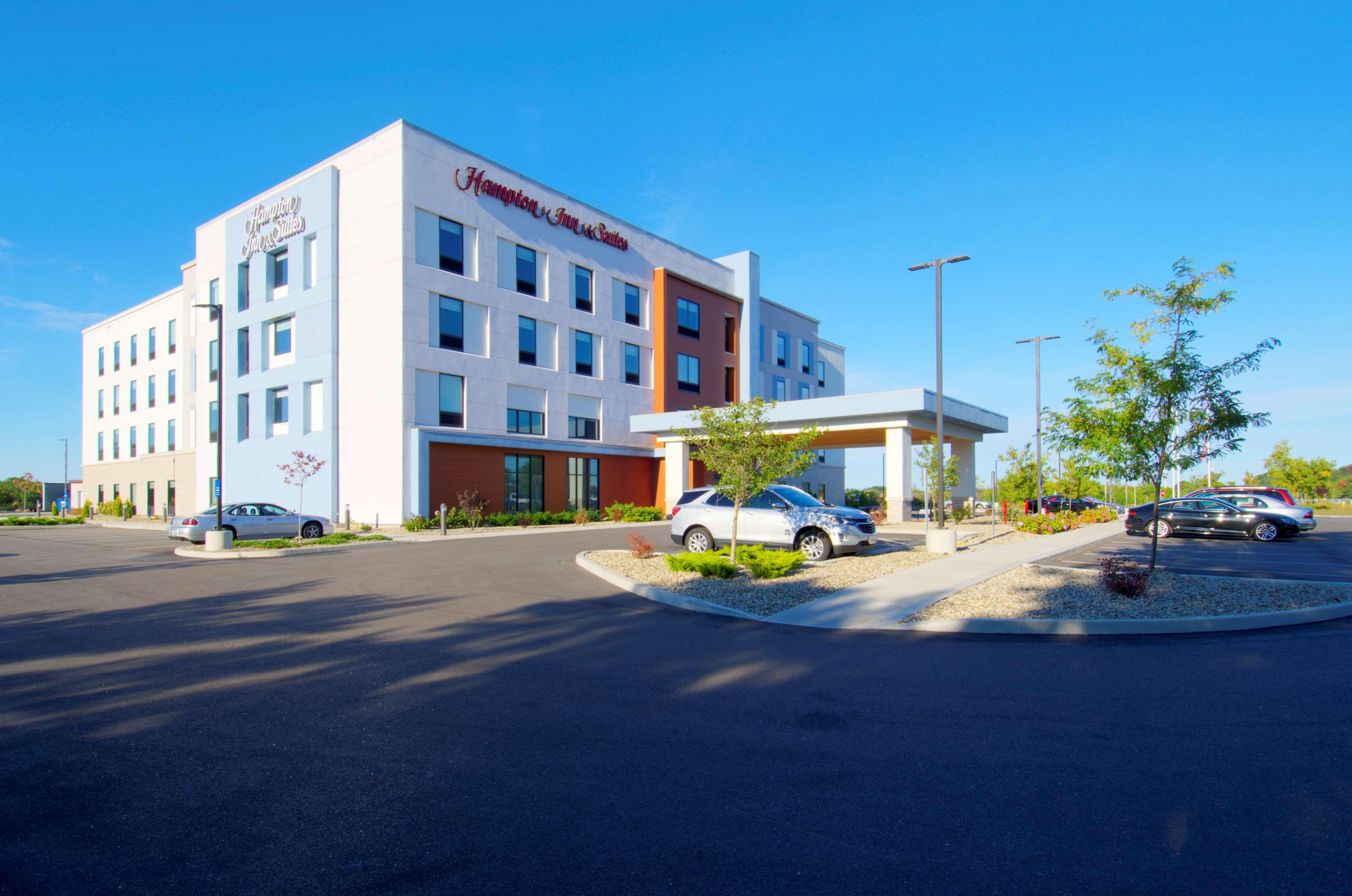Hampton Inn & Suites Portland West Exterior photo