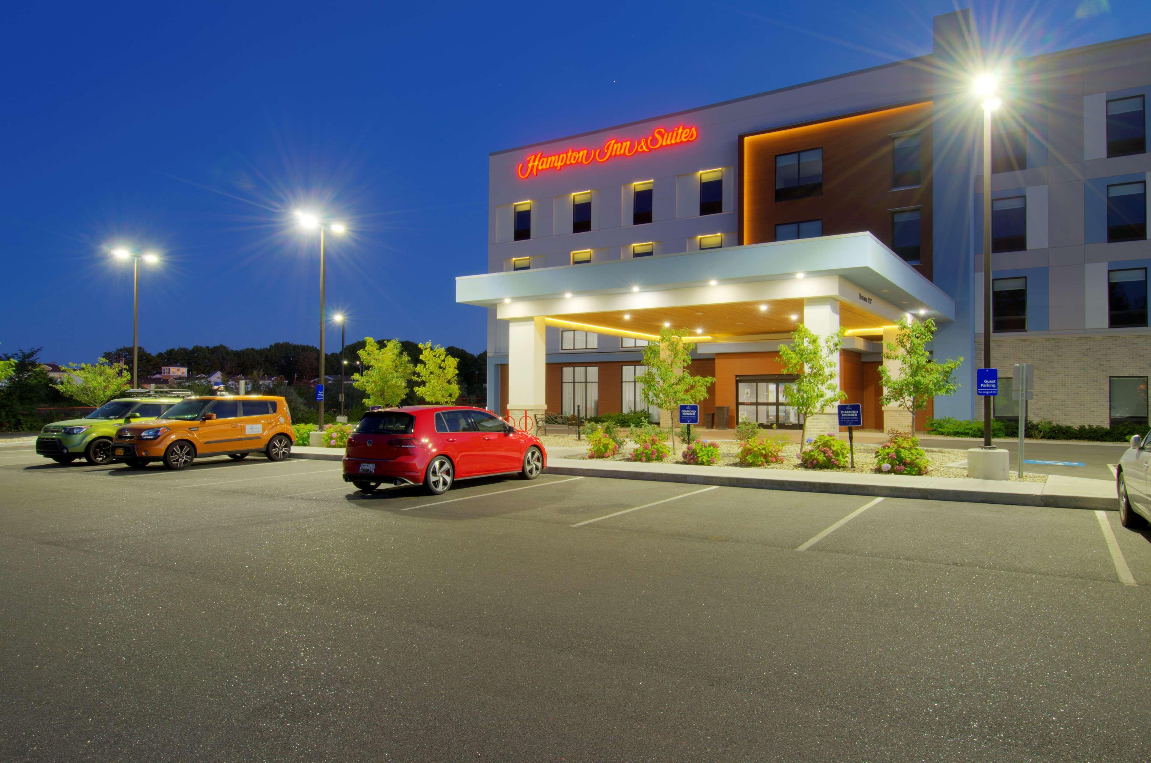 Hampton Inn & Suites Portland West Exterior photo