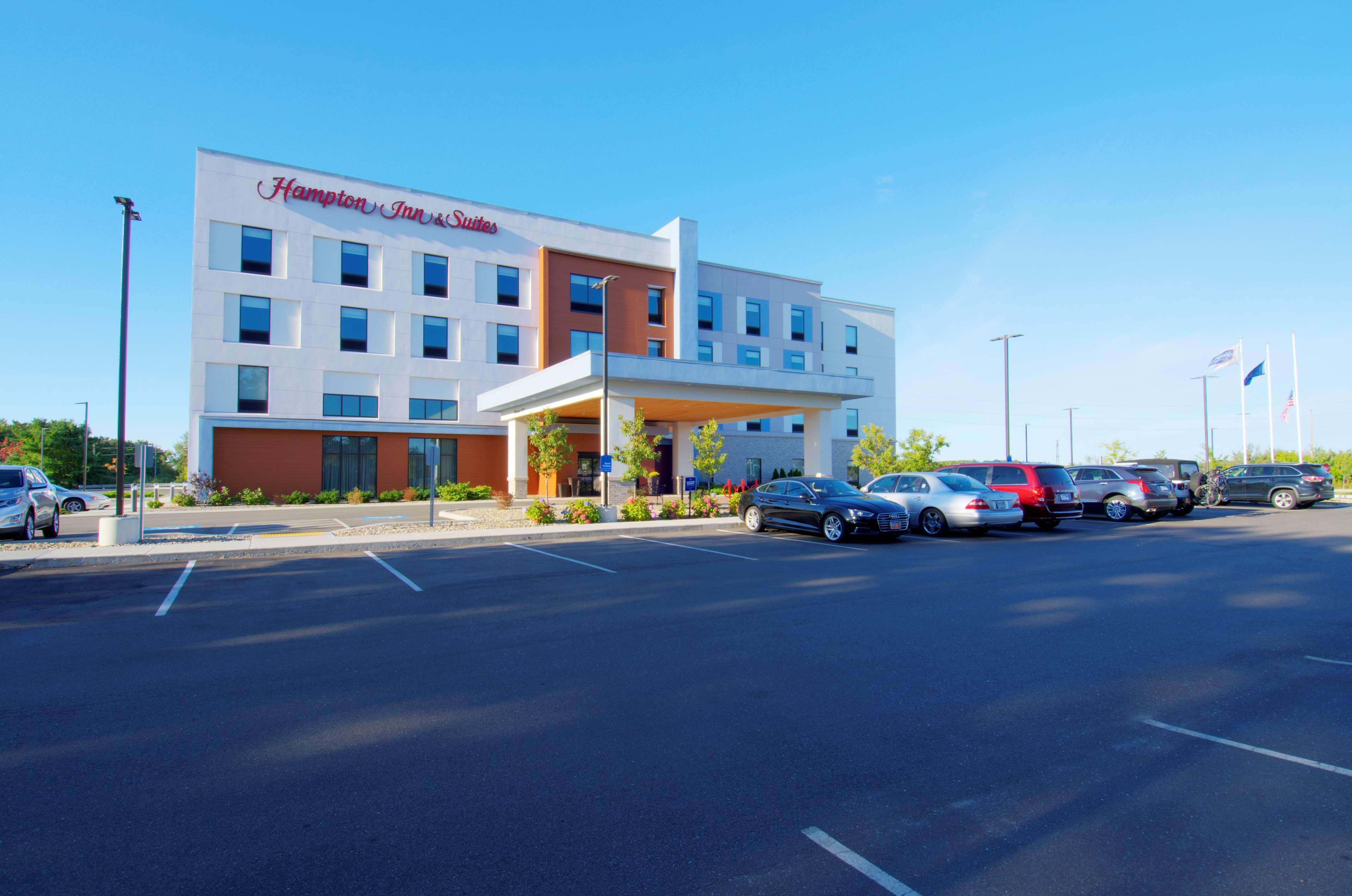 Hampton Inn & Suites Portland West Exterior photo